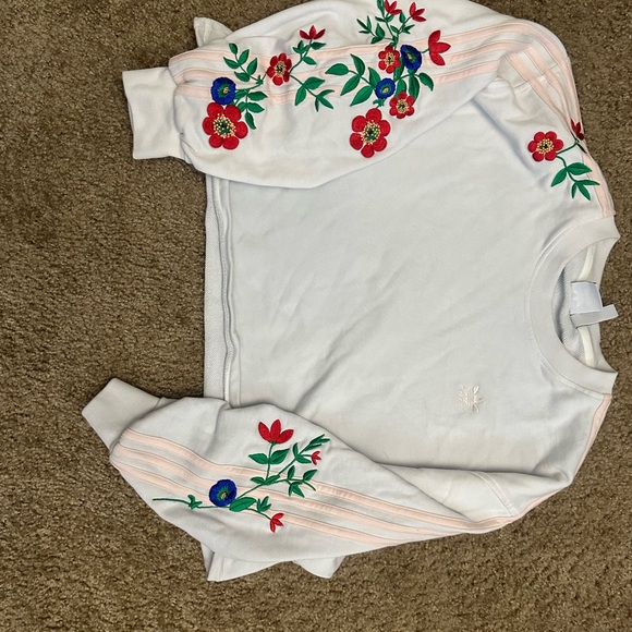 SOLD OUT ADIDAS Floral Embroidered White crewneck - Picture 6 of 14